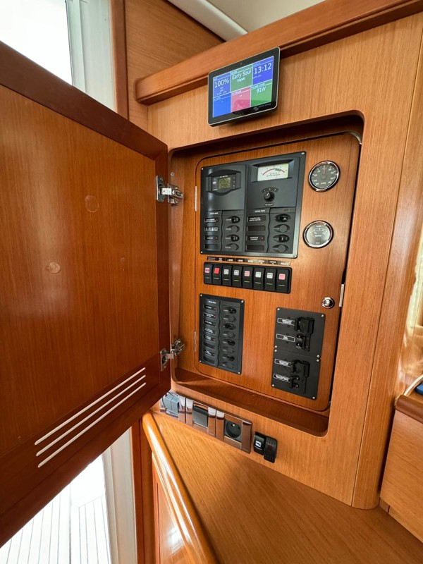 2010 BENETEAU SWIFT TRAWLER 42