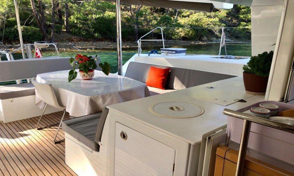 2011 LAGOON 450 F