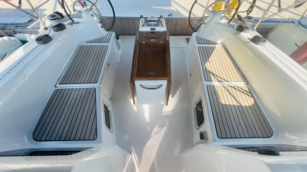 2020 JEANNEAU SUN ODYSSEY 410