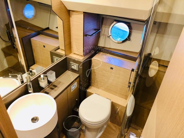 2016 FERRETTI 750