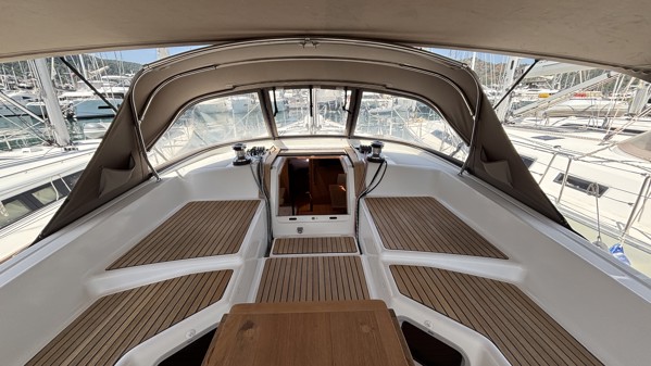 2011 JEANNEAU 53