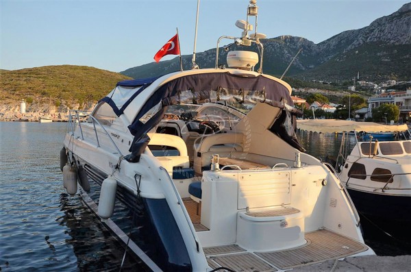 1999 FAIRLINE TARGA 37