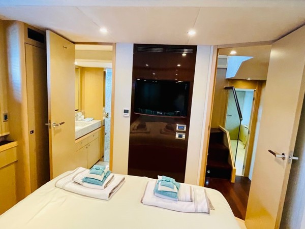 2010 PRINCESS 85