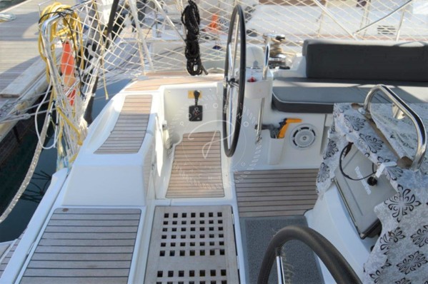 2012 JEANNEAU 53