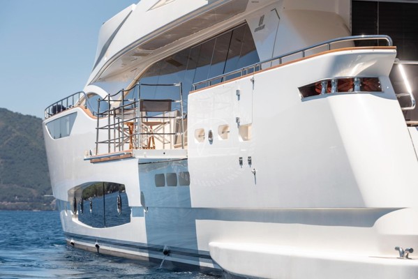 2013 FERRETTI CUSTOMLINE 124