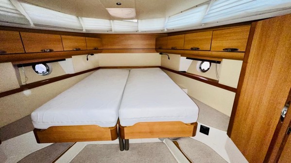 2013 GREENLINE 40 HYBRID