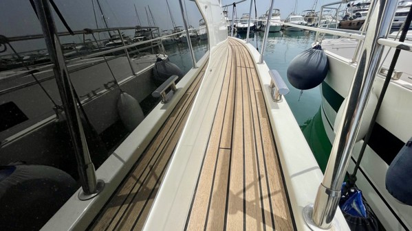 2003 AZIMUT 42 FLY