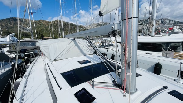 2021 DUFOUR 530