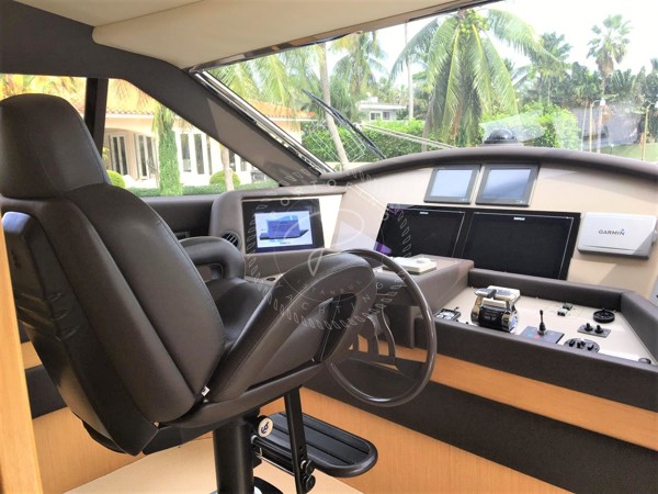 2009 FERRETTI YACHTS 830