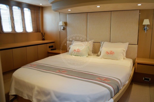 2010 PRINCESS 54
