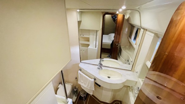 2004 FERRETTI YACHTS 590