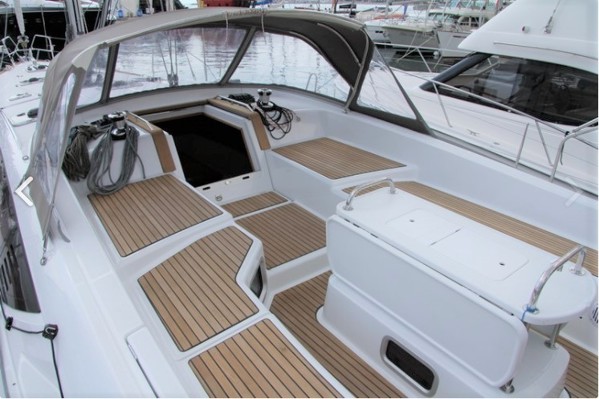 2011 JEANNEAU 53