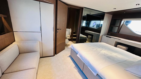 2022 FERRETTI 780