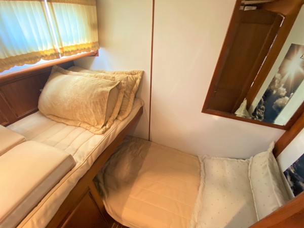 2004 GRAND BANKS EASTBAY 54 SX