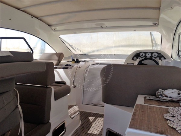 2011 BAVARIA 43 HT