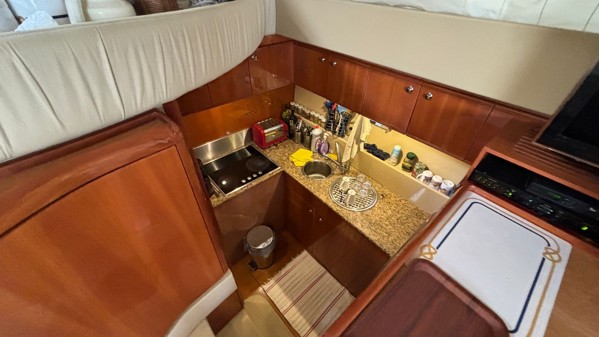 2004 FERRETTI YACHTS 590