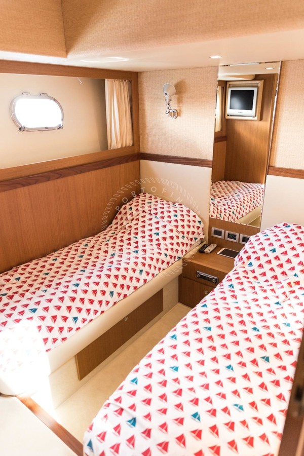 2006 FERRETTI 690 ALTURA