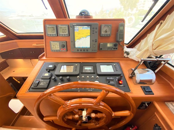 2004 GRAND BANKS EASTBAY 54 SX