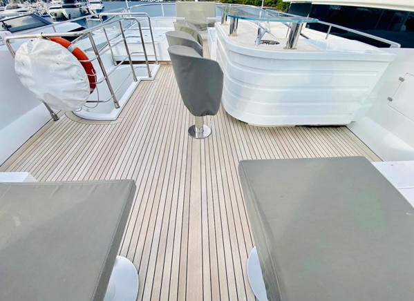 2015 MANGUSTA 132