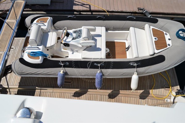 2013 ABSOLUTE 72 FLY