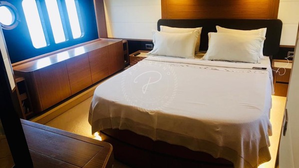 2017 ABSOLUTE NAVETTA 52