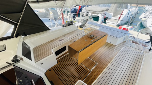 2021 DUFOUR 530