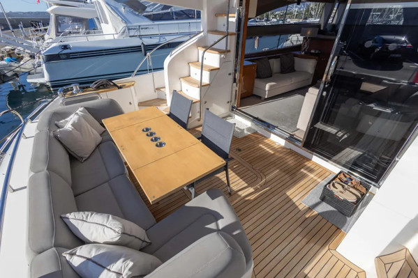 2012 PRINCESS 64