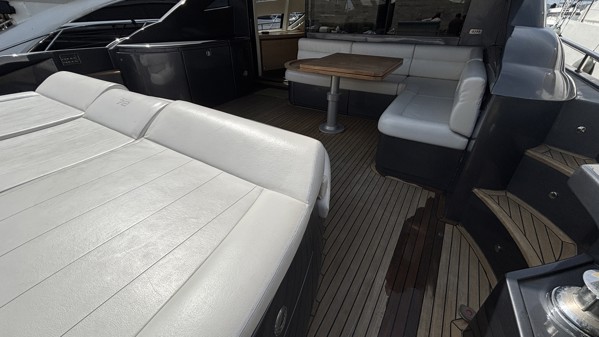 2012 PERSHING 72