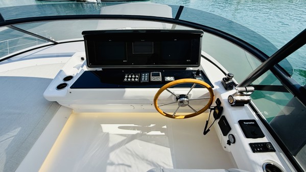 2025 AZIMUT MAGELLANO 60
