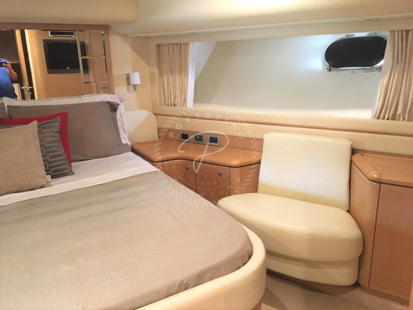 2009 FERRETTI YACHTS 830