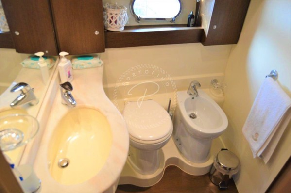 2006 FERRETTI 550 FLY