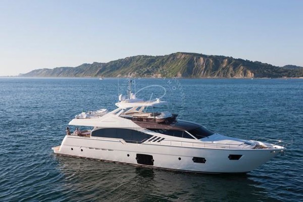 2014 FERRETTI 870 FLY