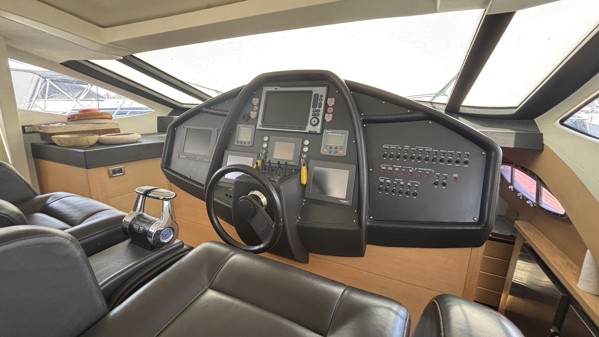 2012 PERSHING 72