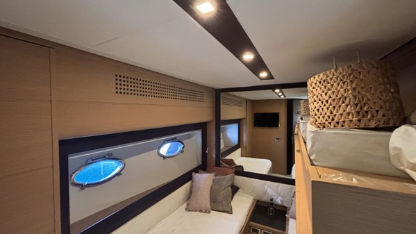 2012 PERSHING 72