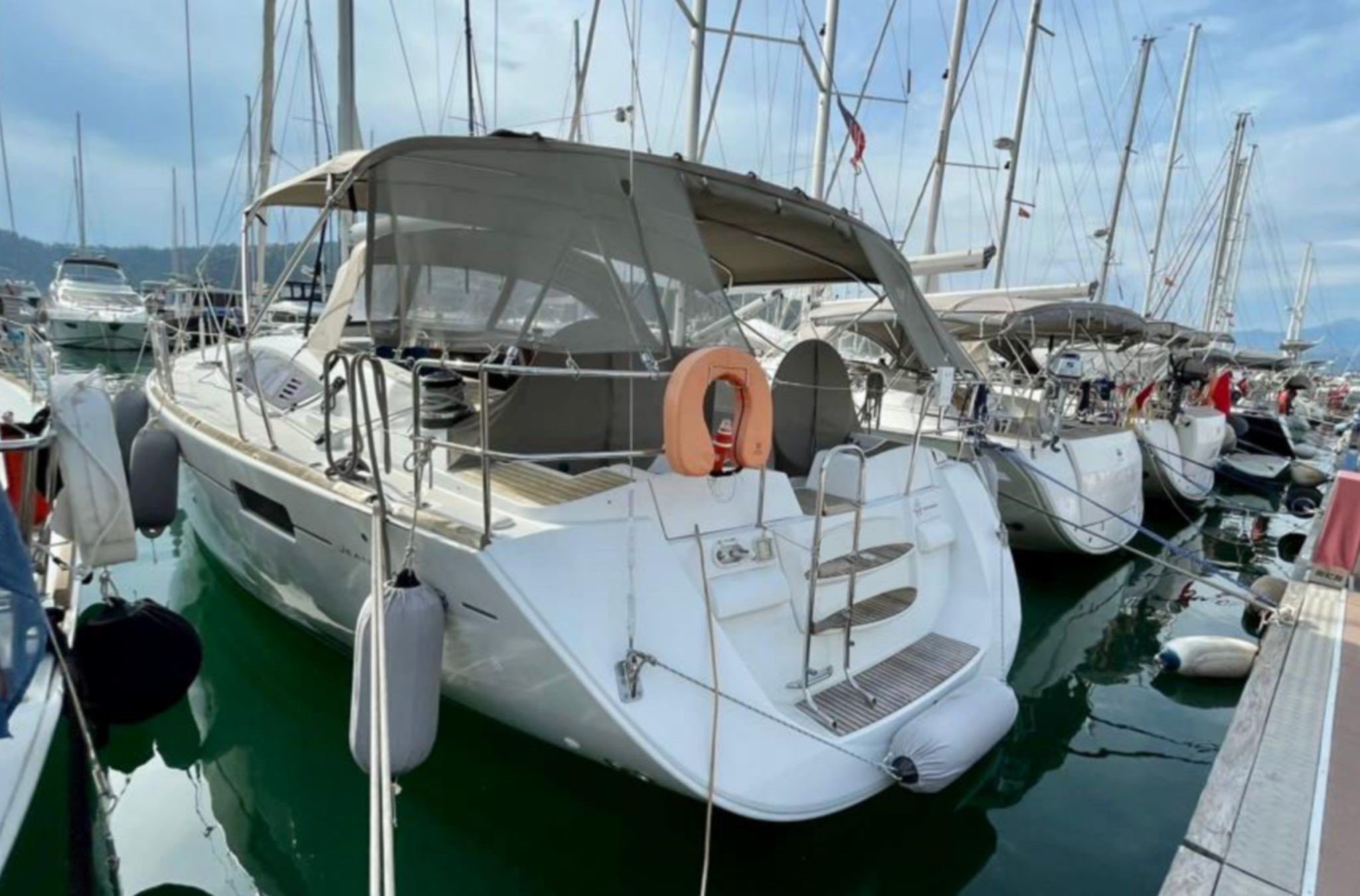 2011 JEANNEAU 53