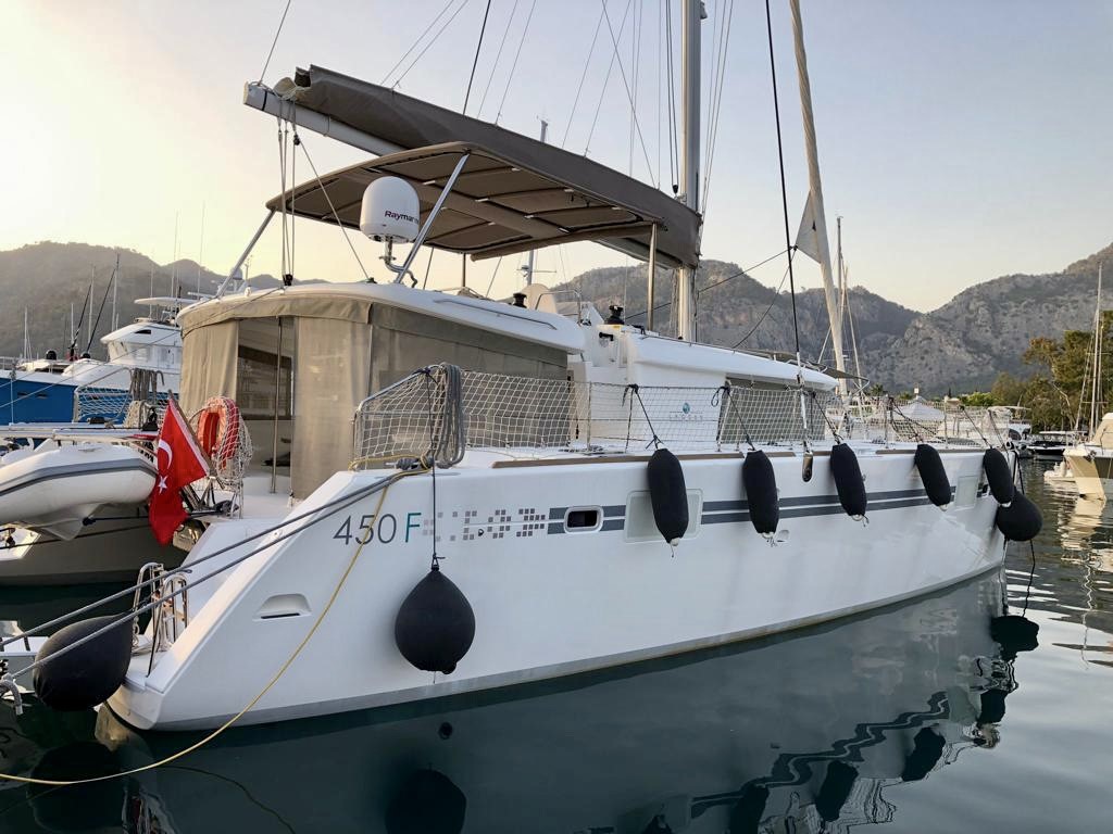2016 LAGOON 450 F